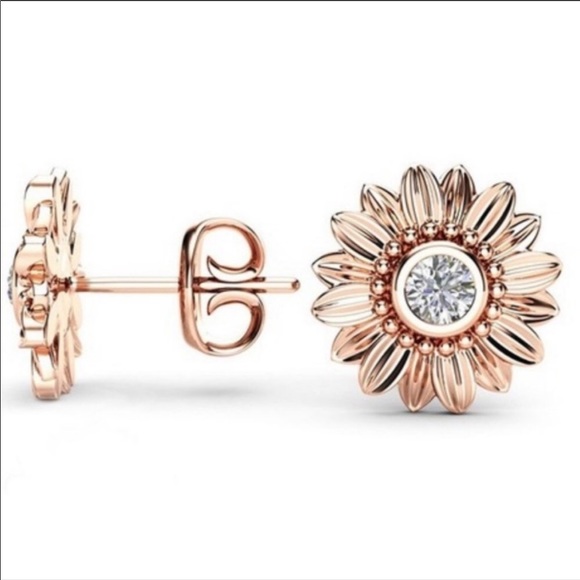 NEW💎18K Rose Gold Diamond Sunflower Stud Earrings - Picture 3 of 4